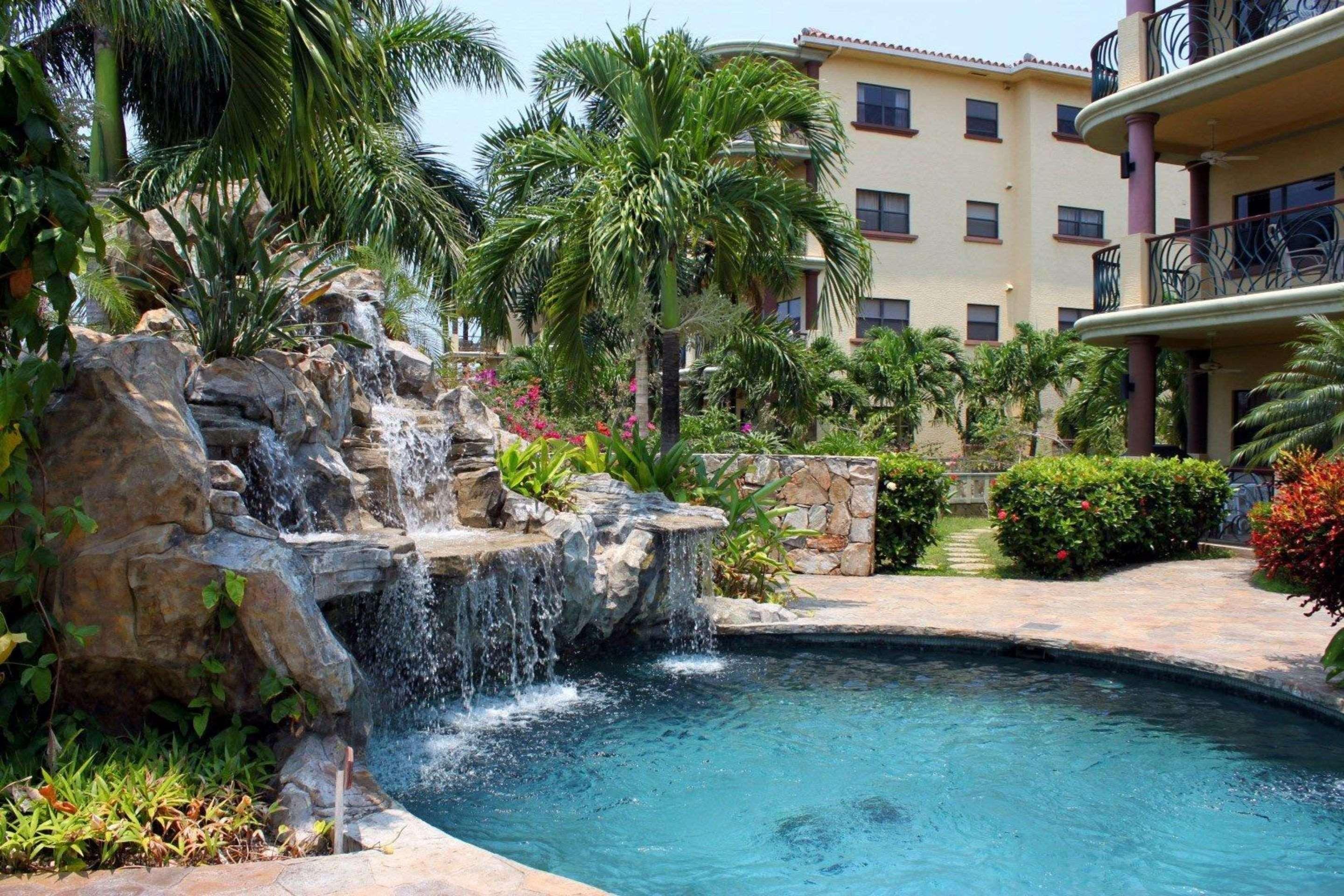 Clarion Suites Roatan At Pineapple Villas French Harbour Zewnętrze zdjęcie