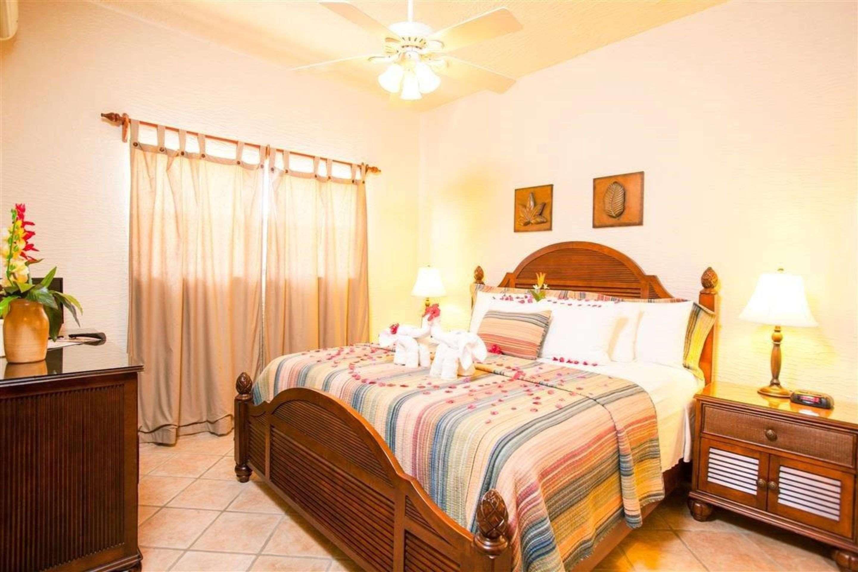 Clarion Suites Roatan At Pineapple Villas French Harbour Zewnętrze zdjęcie