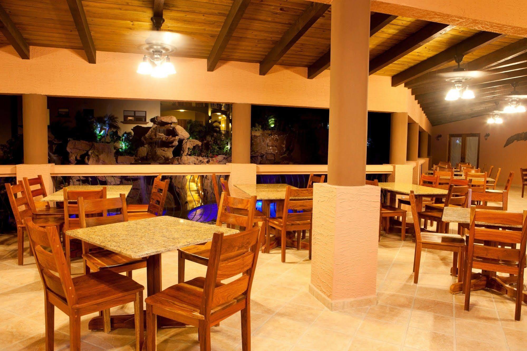 Clarion Suites Roatan At Pineapple Villas French Harbour Zewnętrze zdjęcie