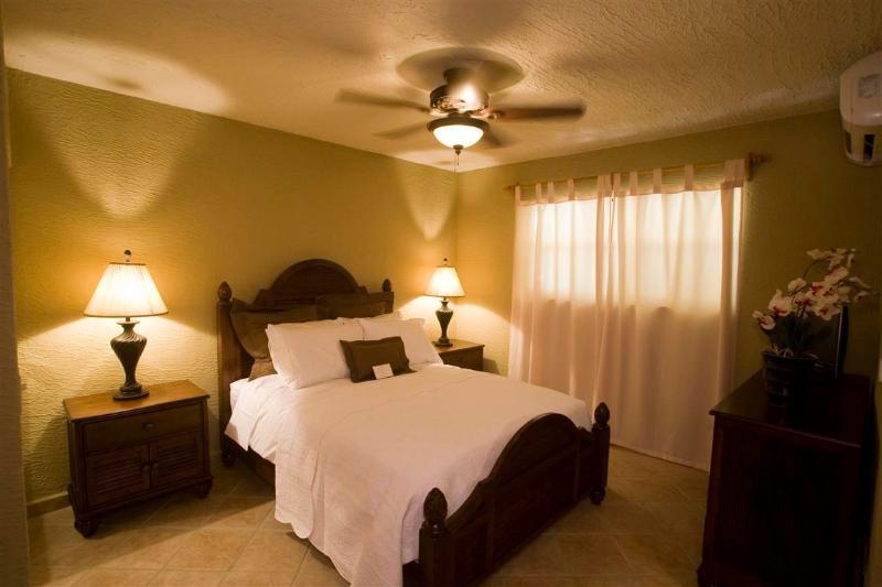 Clarion Suites Roatan At Pineapple Villas French Harbour Zewnętrze zdjęcie